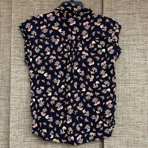 Mushroom print rayon blouse tie front - Picture 6 of 6